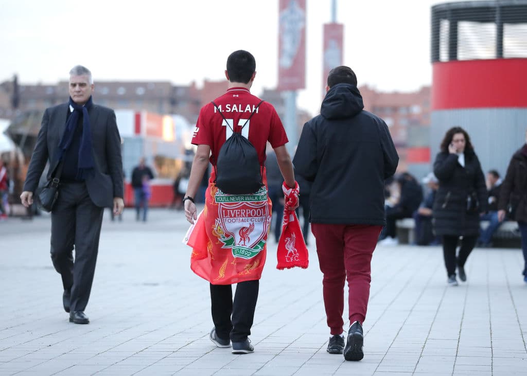 Bengalas, camisetas, bufandas y mucha alegría para la ida de los 8vos de final entre el Atleti y el Liverpool.