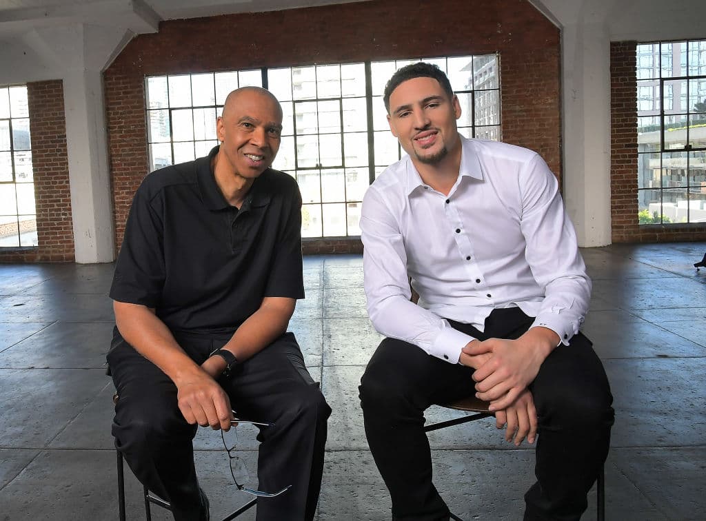 Klay Thompson, tres veces campeón con los Golden State Warriros y cinco veces seleccionado para el juego All-Star de la NBA, es el hijo de Mychal Thompson, quien ganó dos títulos con los Los Angeles Lakers en los 80s.