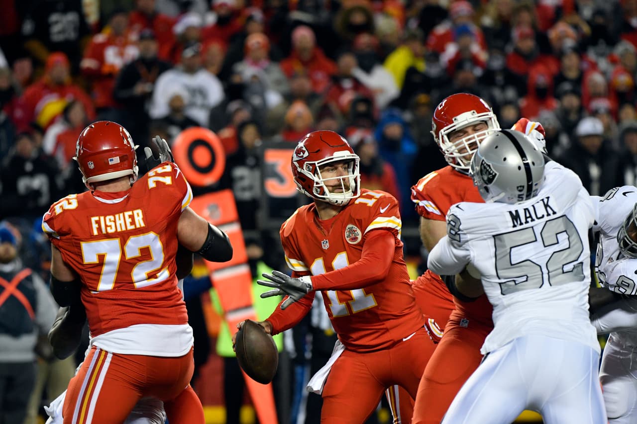 Kansas City Chiefs quarterback Alex Smith (11) throws during the first half of an NFL football game against the Oakland Raiders in Kansas City, Mo., Thursday, Dec. 8, 2016. (AP Photo/Ed Zurga)