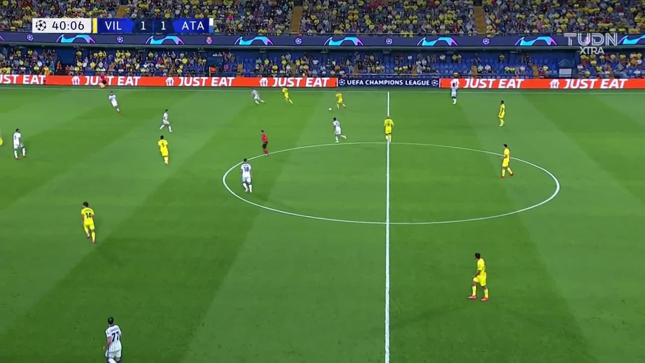 ¡TIRO ATAJADO! disparo por Roman Yaremchuk.