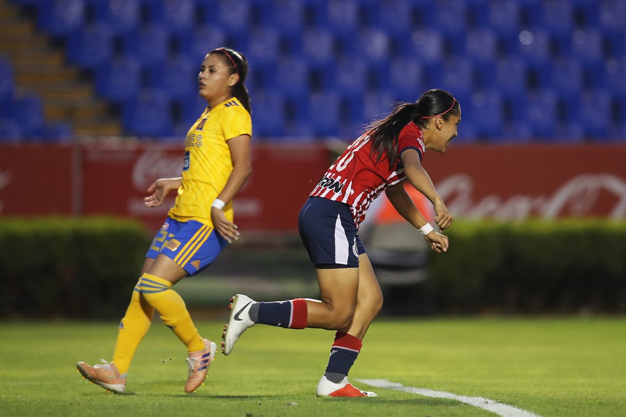 Pero aparentemente las jugadoras regiomontanas se embelesaron con su festejo porque muy pronto se vino la respuesta de las tapatías, apenas minutos después.