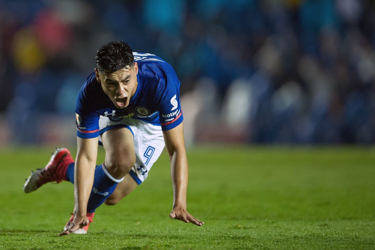 Fua así como al minuto 45 del segundo tiempo el chileno Felipe Mora puso el 2-1 a favor de Cruz Azul contra Tigres.