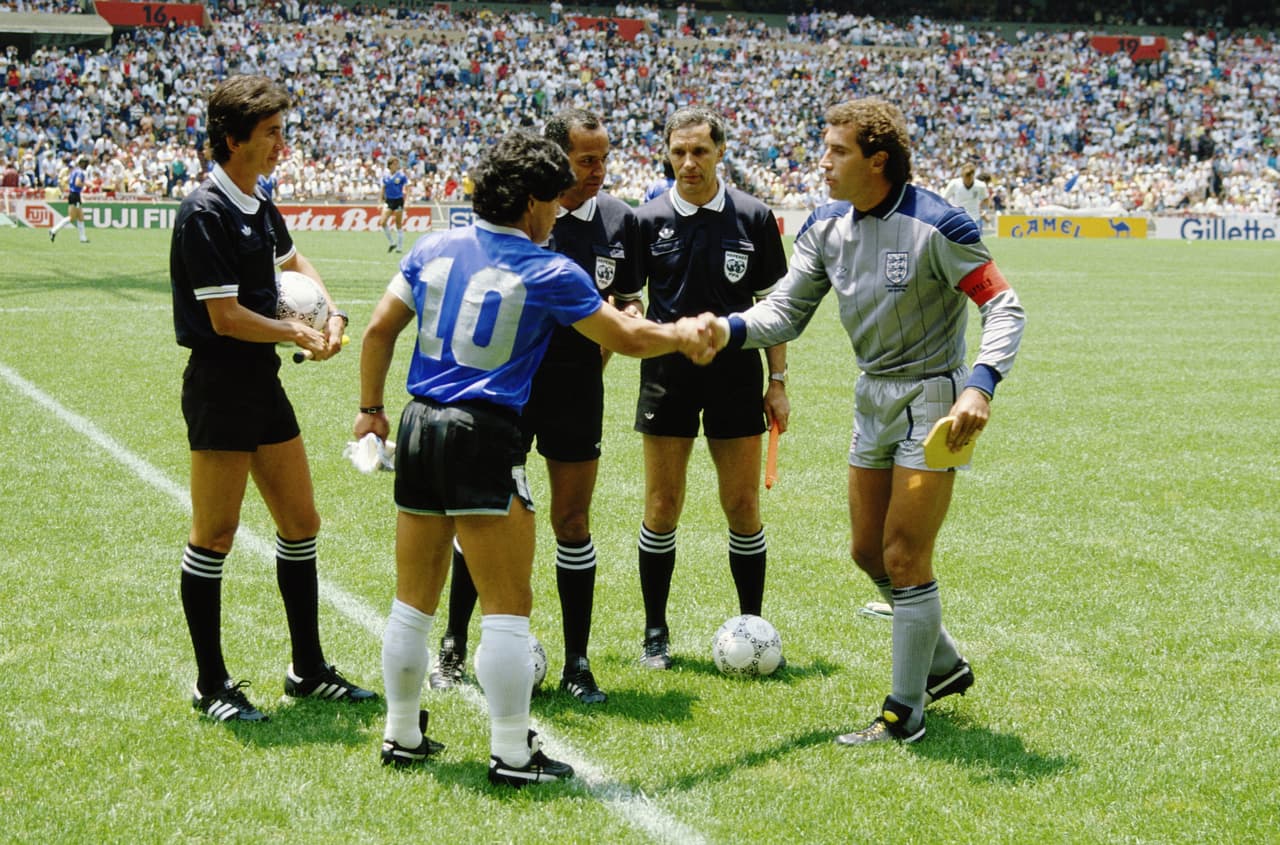 El ‘10’ o D10S se quedó con las ganas de conquistar América, en 1979 Argentina no ganó un solo encuentro, en 1987 fueron eliminados en cuartos de final, y para 1989 perdieron con la selección brasileña.