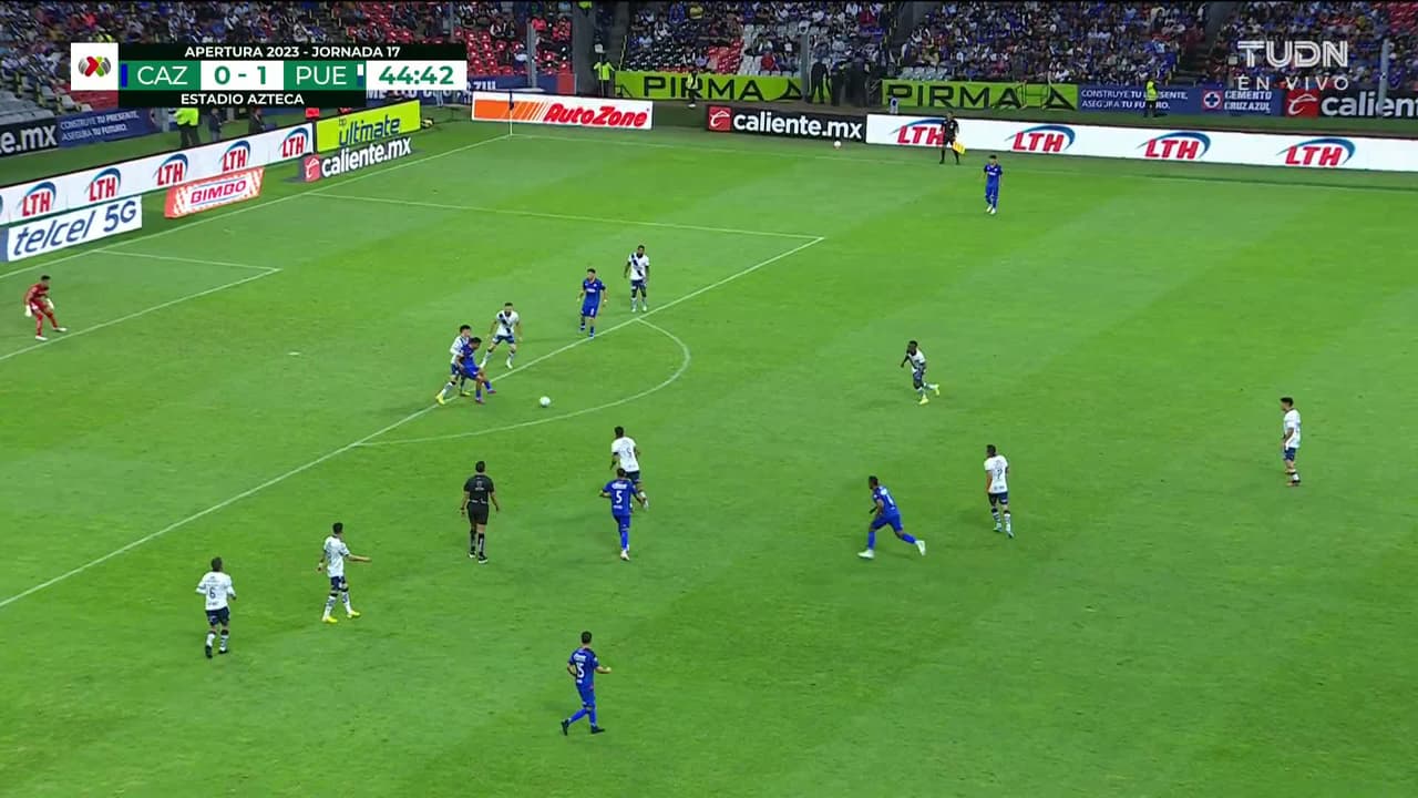 ¡GOL!  anota para Cruz Azul. Willer Ditta