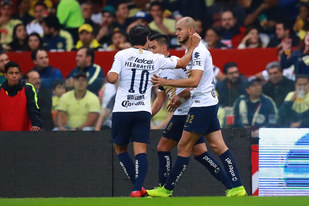 El paraguayo Carlos González le devolvió la ilusión a Pumas tras lograr el empate parcial al minuto 24.