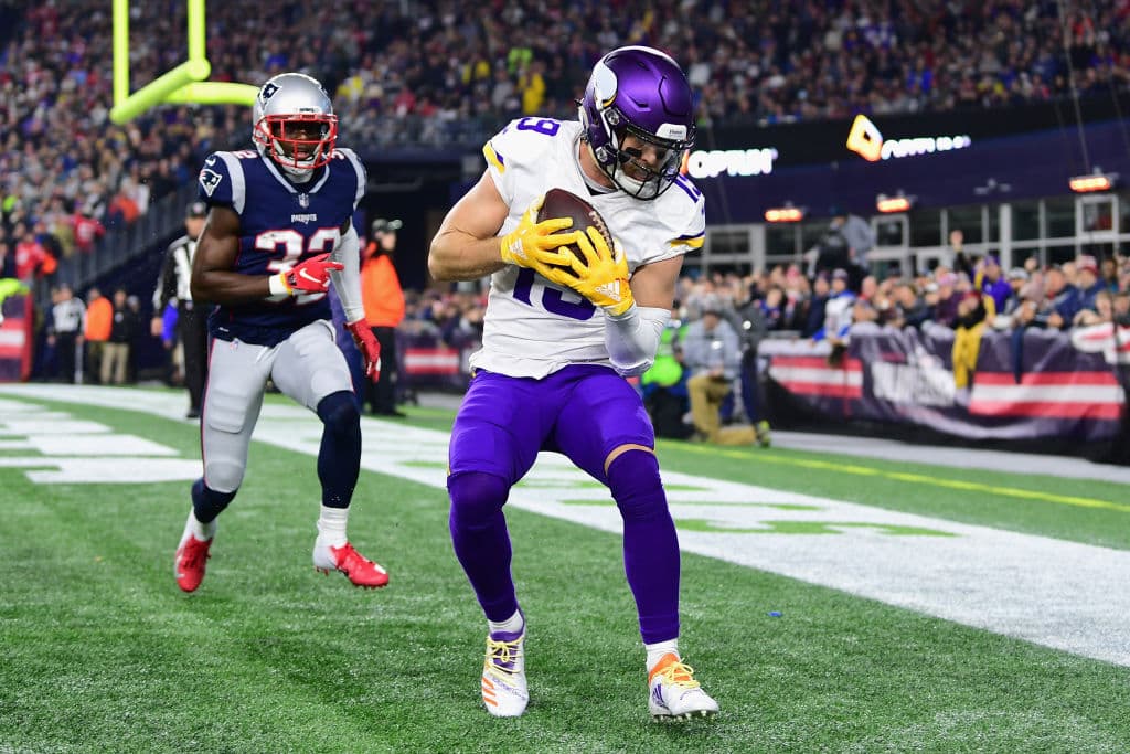 Y a 15 segundos de que concluyera el segundo cuarto, Kirk Cousins se conectó con Adam Thielen en pase de 5 yardas para touchdown y acercar 10-7 a los Vikings.
