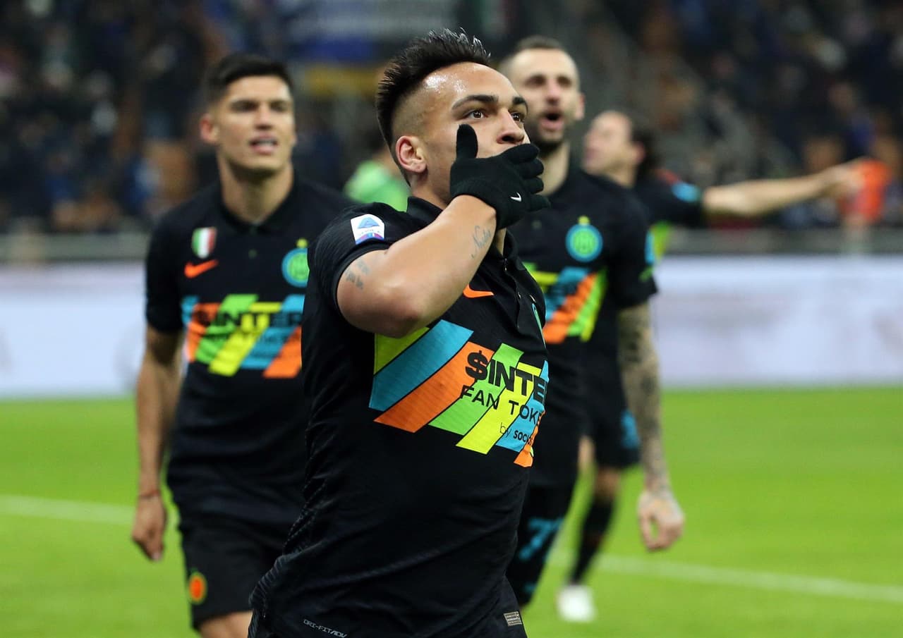 Napoli no pudo ante el Inter y cae 2-3 tras partidazo en la Serie A. Zielinski y Mertens anotaron para la escuadra 'Azzurri', mientras que Calhanoglu, Perisic y Lautaro le dieron la victoria a los de Milan; el 'Chucky' Lozano jugó 75 minutos.