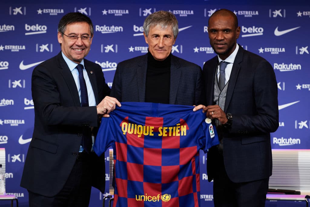 Junto a Josep María Bartomeu y Eric Abidal, directivos del Barça, Quique Setién fue presentado, en conferencia de prensa, como nuevo entrenador hasta el 2022.