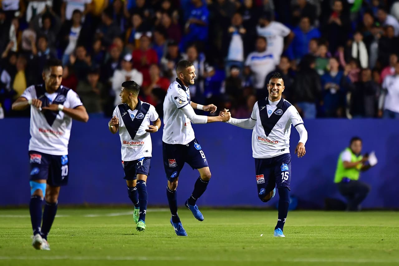 Con goles de Miguel Layún, Rogelio Funes Mori y doblete de Maxi Meza, Monterrey gana en Celaya y pone un pie en la siguente ronda de la Copa MX.