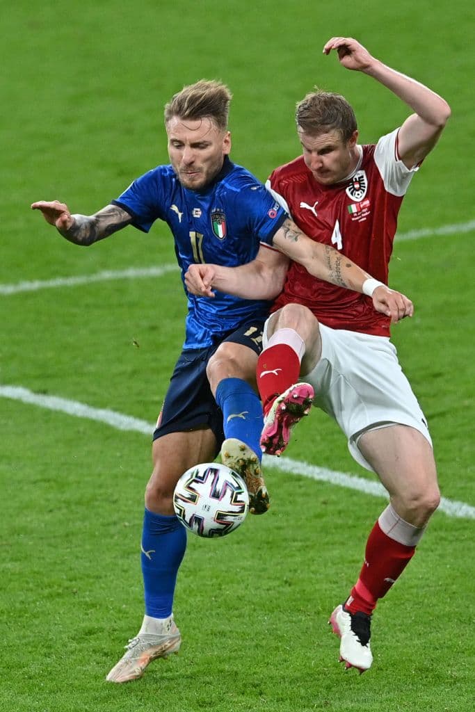 Federico Chiesa y Matteo Pessina marcan en los tiepos extras y le dan el triunfi 2-1 a Italia tras un apretado duelo frente a Austria. Los italianos esperan al ganador entre Bélgica y Portugal.