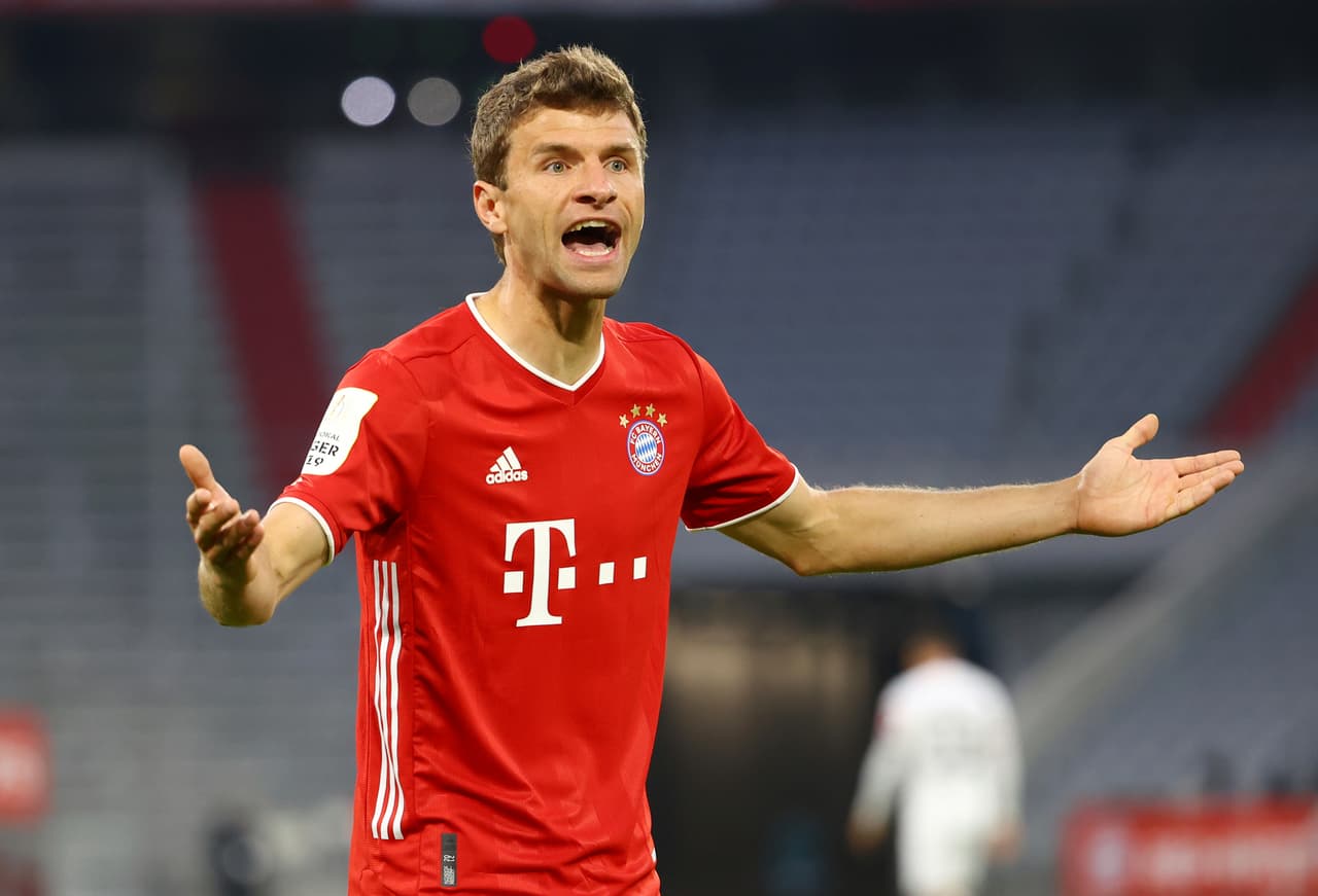 Thomas Müller reclama una jugada en la que es infraccionado.