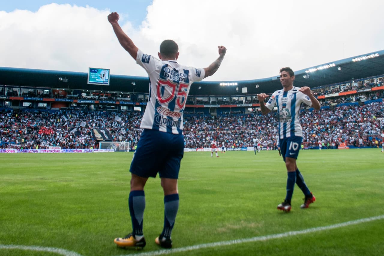 Al Veracruz le metió dos goles para llegar a cuatro goles y ser el mejor goleador mexicano.
