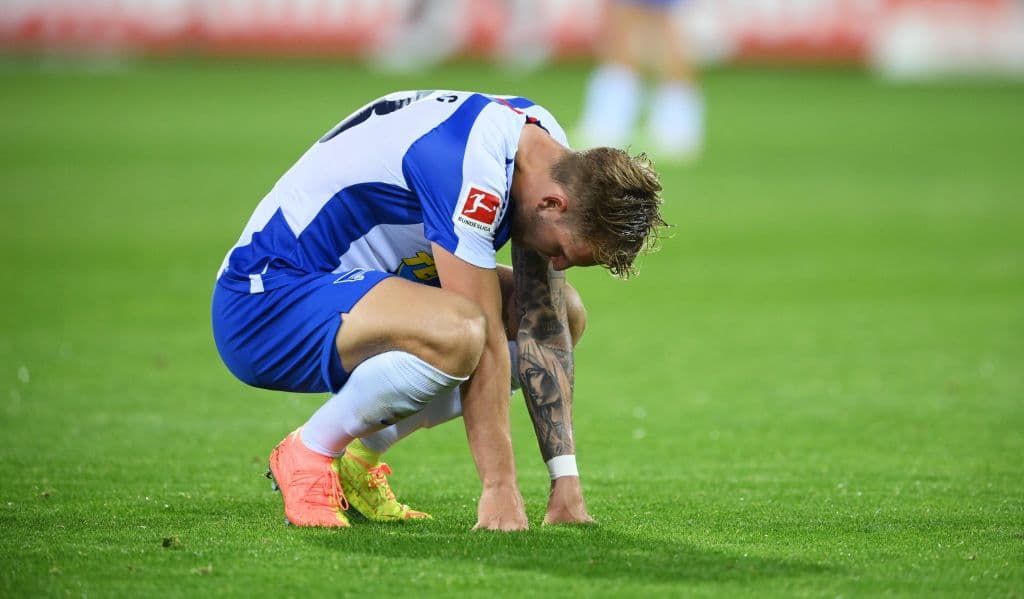 Con goles de grifo y Petersen el Freiburg vence 2-1 al Hertha Berlin y sigue soñando con la Europa League.