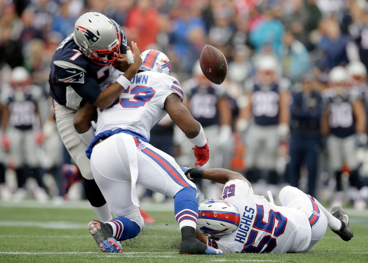 <b>Zach Brown – LB, Buffalo Bills</b>
<br>El linebacker interno de los Bills fue la gran figura de la defensiva de Buffalo que protagonizó el sorprendente triunfo de su equipo en New England. El apoyador colaboró con 13 tacleadas totales, cinco en solitario, además de tener una captura de quarterback y -sobretodo- forzar dos balones sueltos, uno de ellos, clave para que los Bills le quitaran el invicto a los Patriots con una blanqueada de 16-0 en Foxborough.