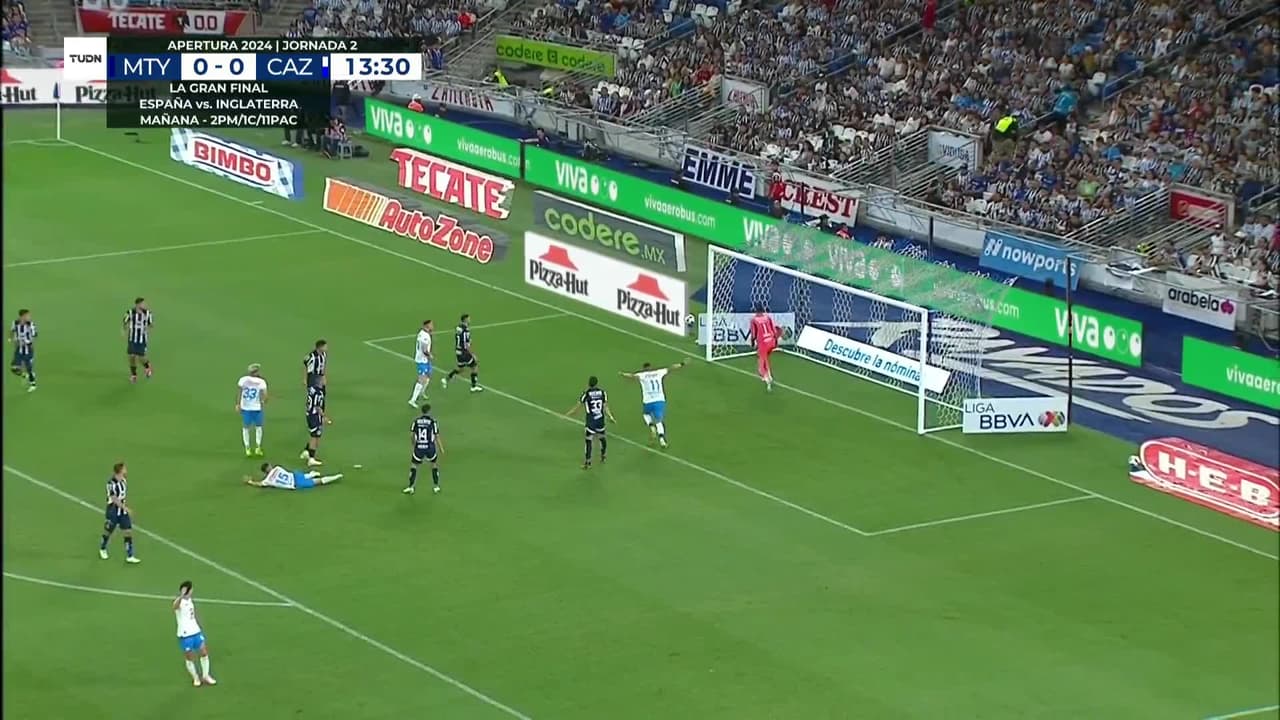 ¡GOL!  anota para Cruz Azul. Ignacio Rivero