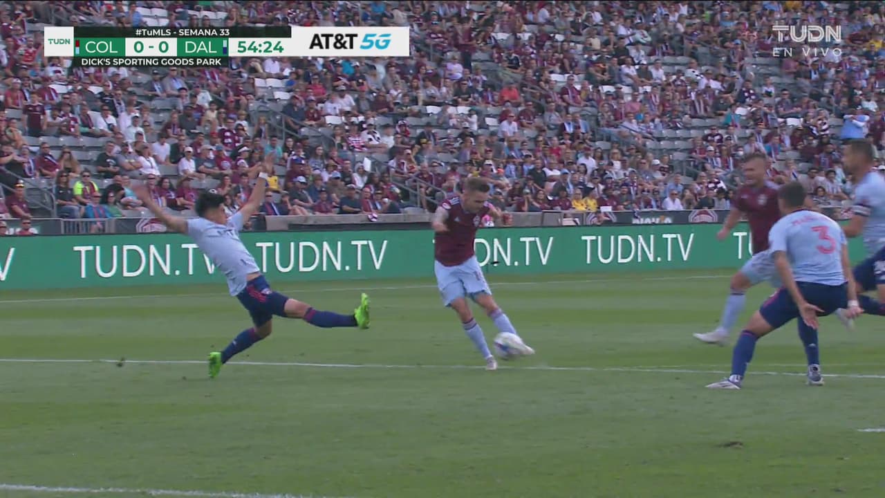 ¡Responde Colorado! Paes aguanta perfecto atrás para evitar el gol