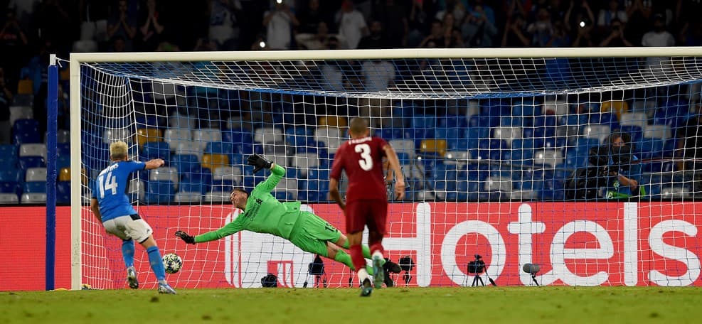 Mertens abre el marcador desde los 11 pasos