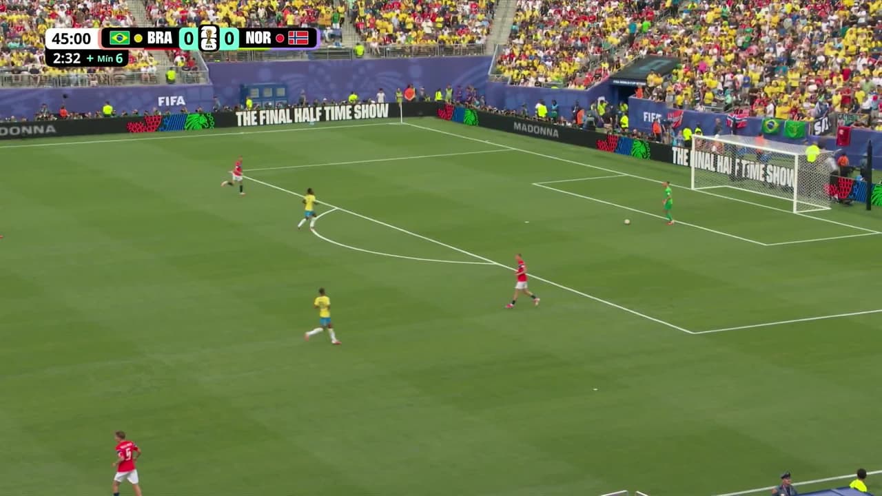 ¡TIRO ATAJADO! disparo por Martin Ødegaard.