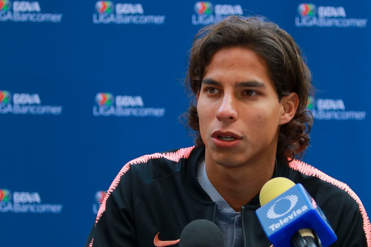 Diego Lainez sin nervios, como se ha mostrado en el campo de juego, respondió cada pregunta que le lanzaron.