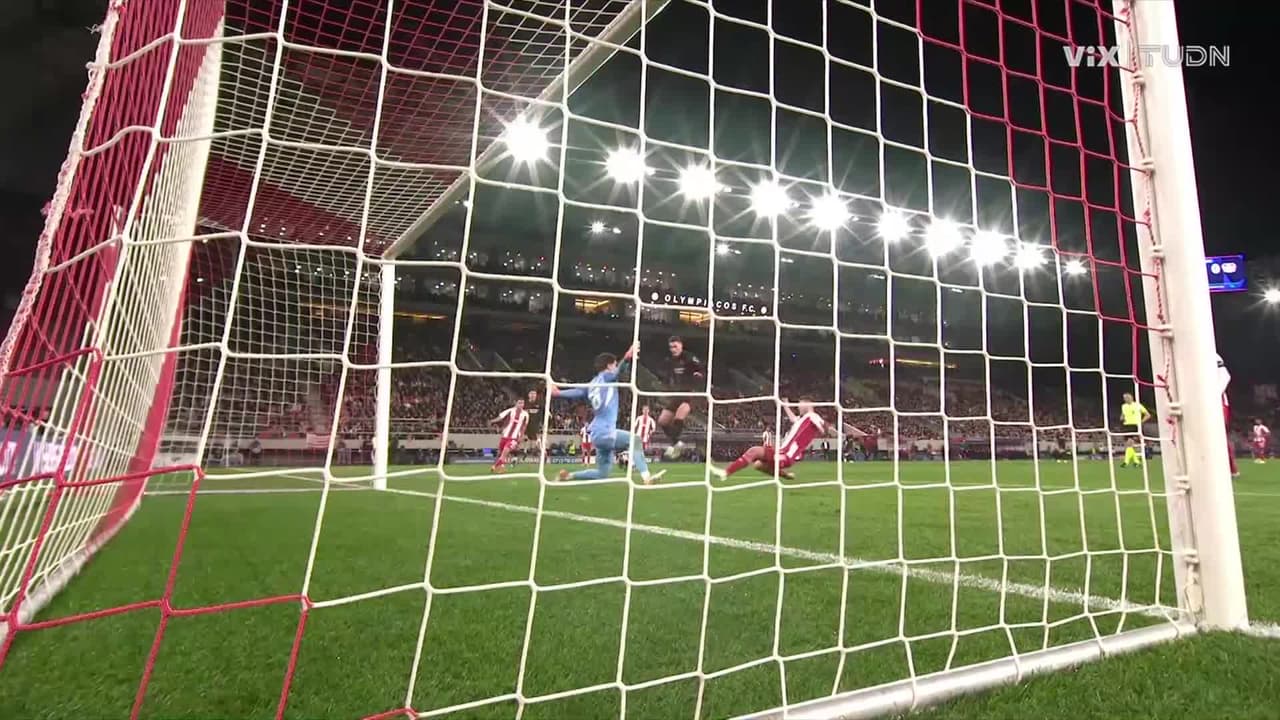 ¡Se salva Olympiacos! Atajada espectacular de Tzolakis evita el primero del Leverkusen