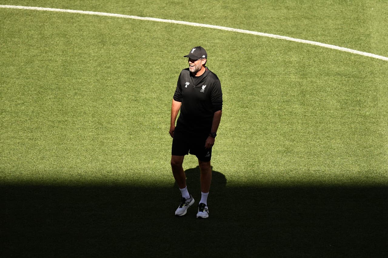 Liverpool vive las últimas horas previas a la Final de la UEFA Champions League con alegría e incluso la presencia de Andrea Pirlo en su reconocimiento del campo del Metropolitano. Los dirigidos por Jürgen Klopp ultimaron detalles en una sesión de entrenamiento con acceso a la prensa.