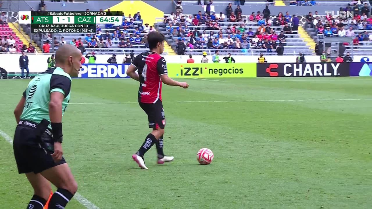 ¡TIRO ATAJADO! disparo por Emanuel Aguilera.