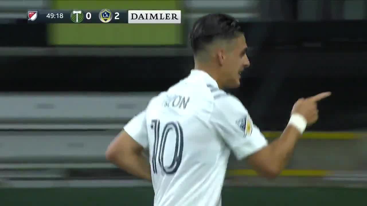 ¡Golazo de Cristian Pavón! LA Galaxy ya amplió el marcador