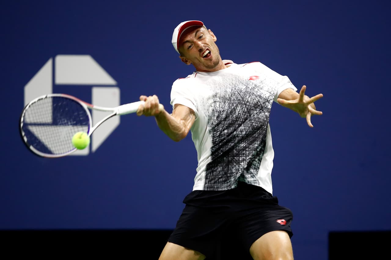Parece que Millman vació el tanque en el partido ante Federer y no tuvo la energía para contrarrestar el juego de Djokovic. El serbio ganó en sets seguidos 6-3, 6-4 y 6-4.