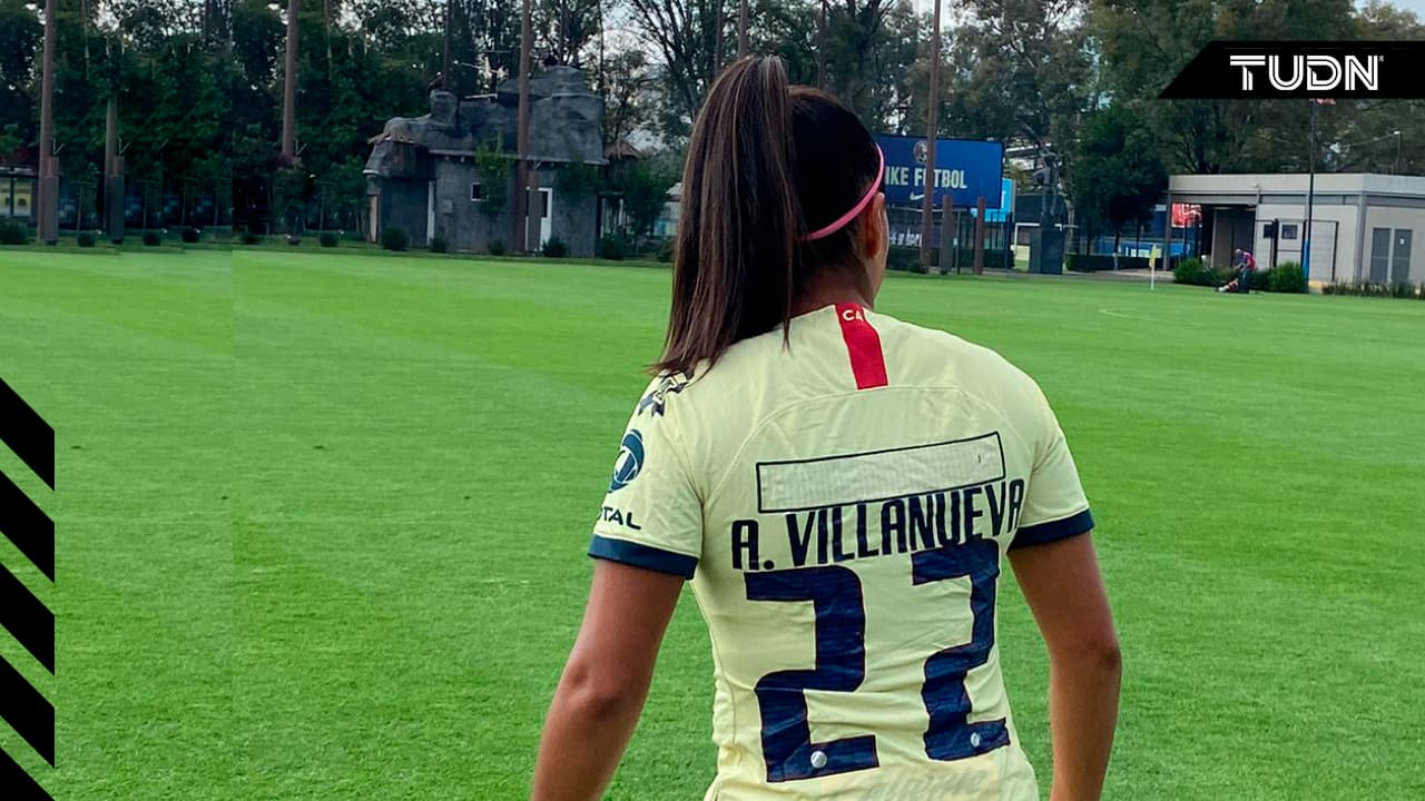 Alexia Villanueva de América, sin patrocinadores en la espalda