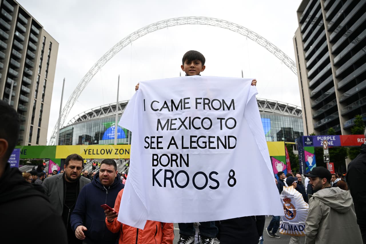Afición mexicana presente en Wembley para la Final de Champions League.