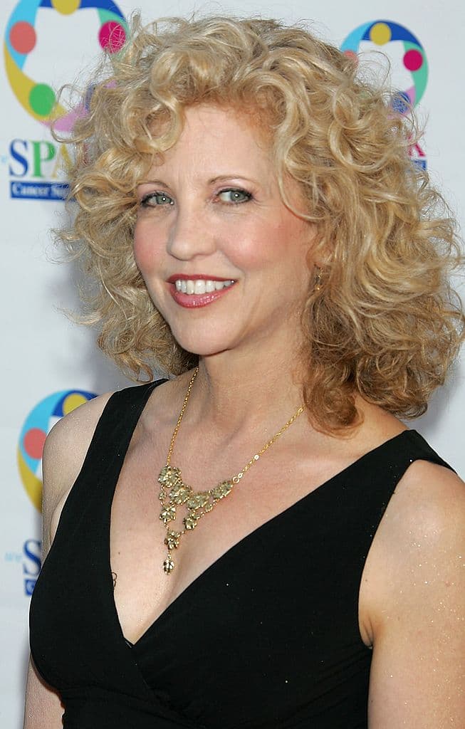 El personaje principal es un robot creado con los restos destrozados de un policía, que se encarga de combatir el crimen.
<br>