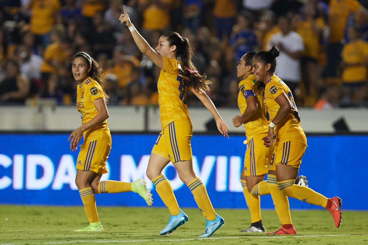 La jugadora felina se encontraba enchufada y vendría una segunda anotación.