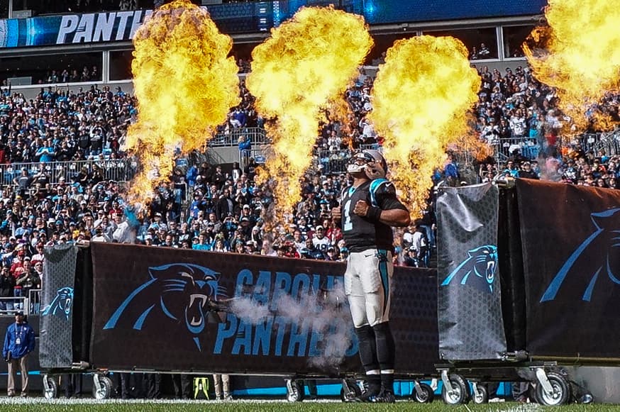 Newton, quien ahora tiene 102 pases y 39 acarreos para touchdown en su carrera, es el único jugador en la historia de la NFL con al menos 100 pases y 25 acarreos para touchdown en sus primeras cinco temporadas en la NFL.