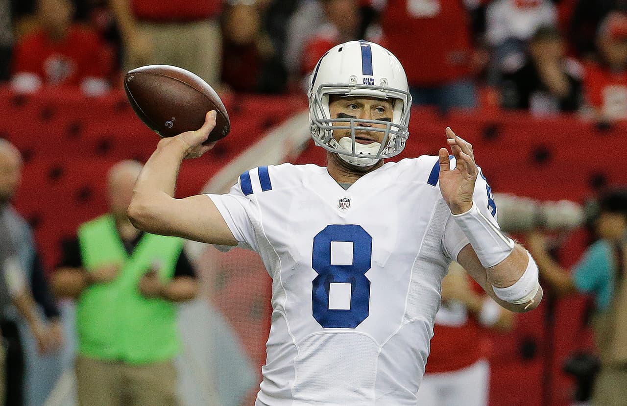 4.- El quarterback de Indianapolis MATT HASSELBECK completó 23 de 32 pases (71.9%) para 213 yardss y dos touchdowns en el triunfo de los Colts 24-21 en Atlanta.