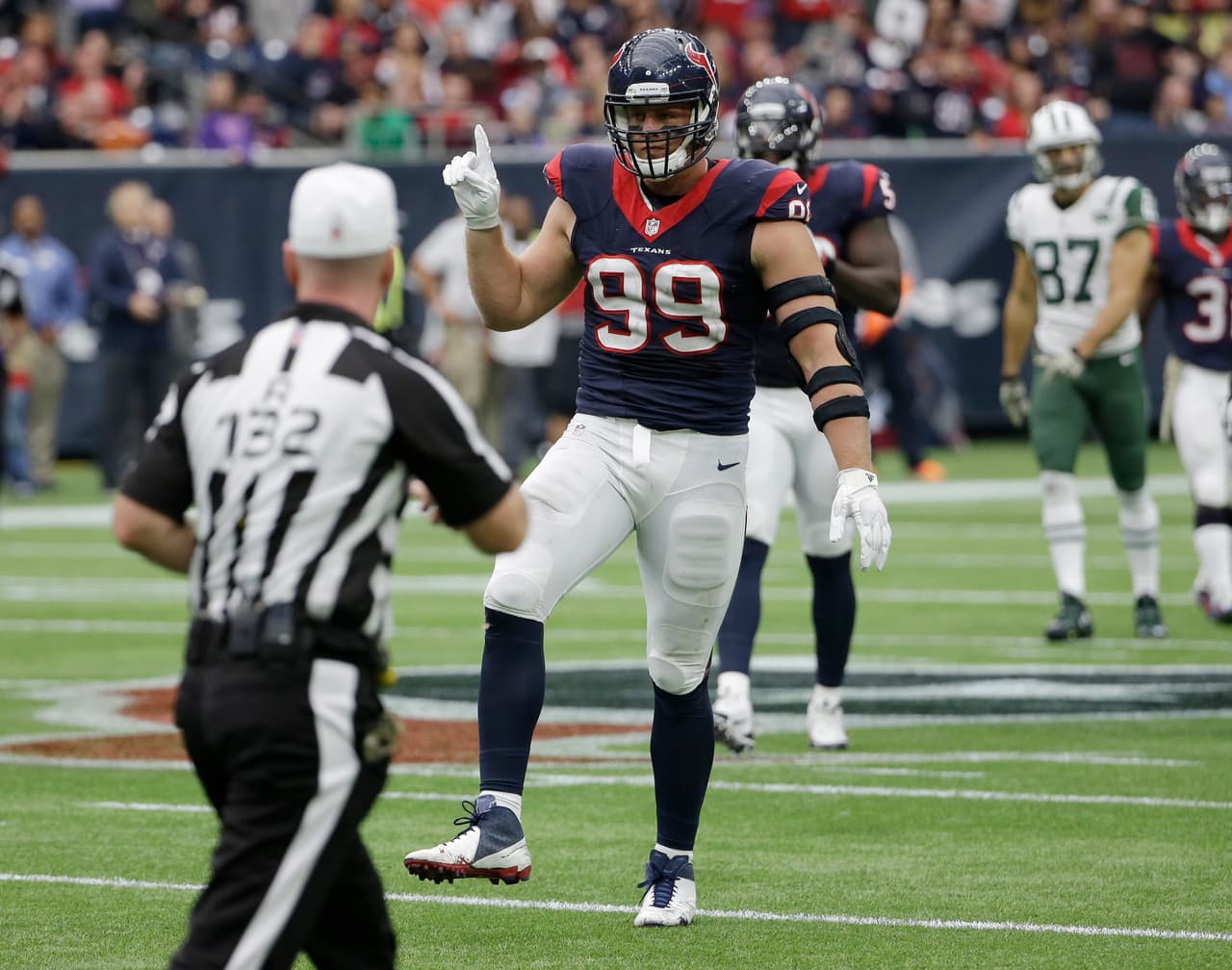 7.- El ala defensivo de Houston J.J. WATT consiguió ocho tackleadas, incluyendo cinco que generaron pérdida de yardas, y dos capturas de quarterback en el triunfo de los Texans 24-17 contra los New York Jets.