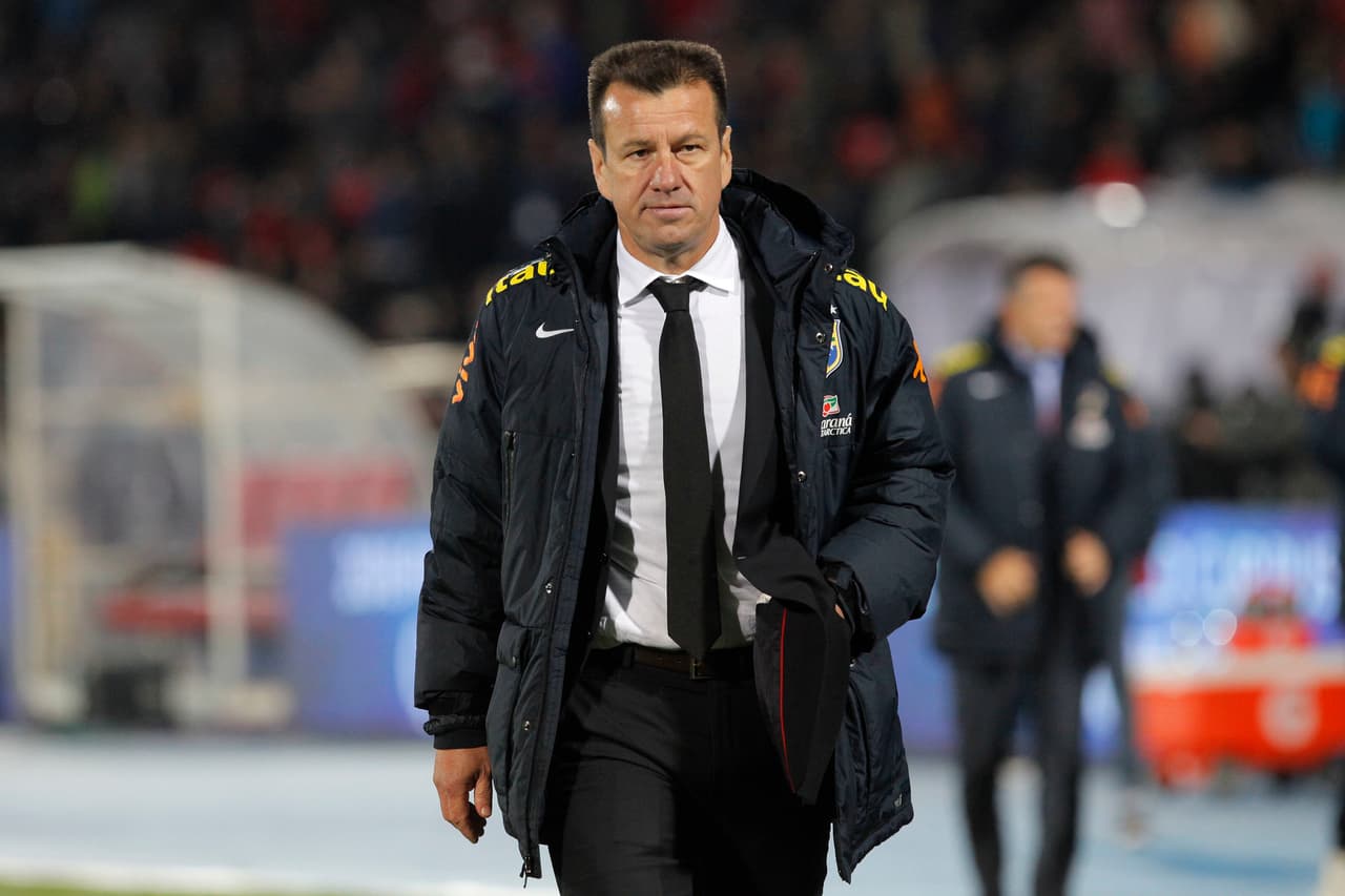 Su entrenador es Dunga, que además ha dirigido al Inter de Porto Alegre y una etapa previa con la selección amazónica en 2006.