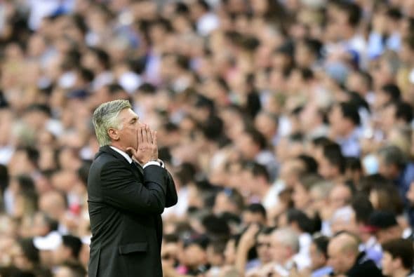 El partido ganaba en intensidad y emoción. Ancelotti manda instrucciones.