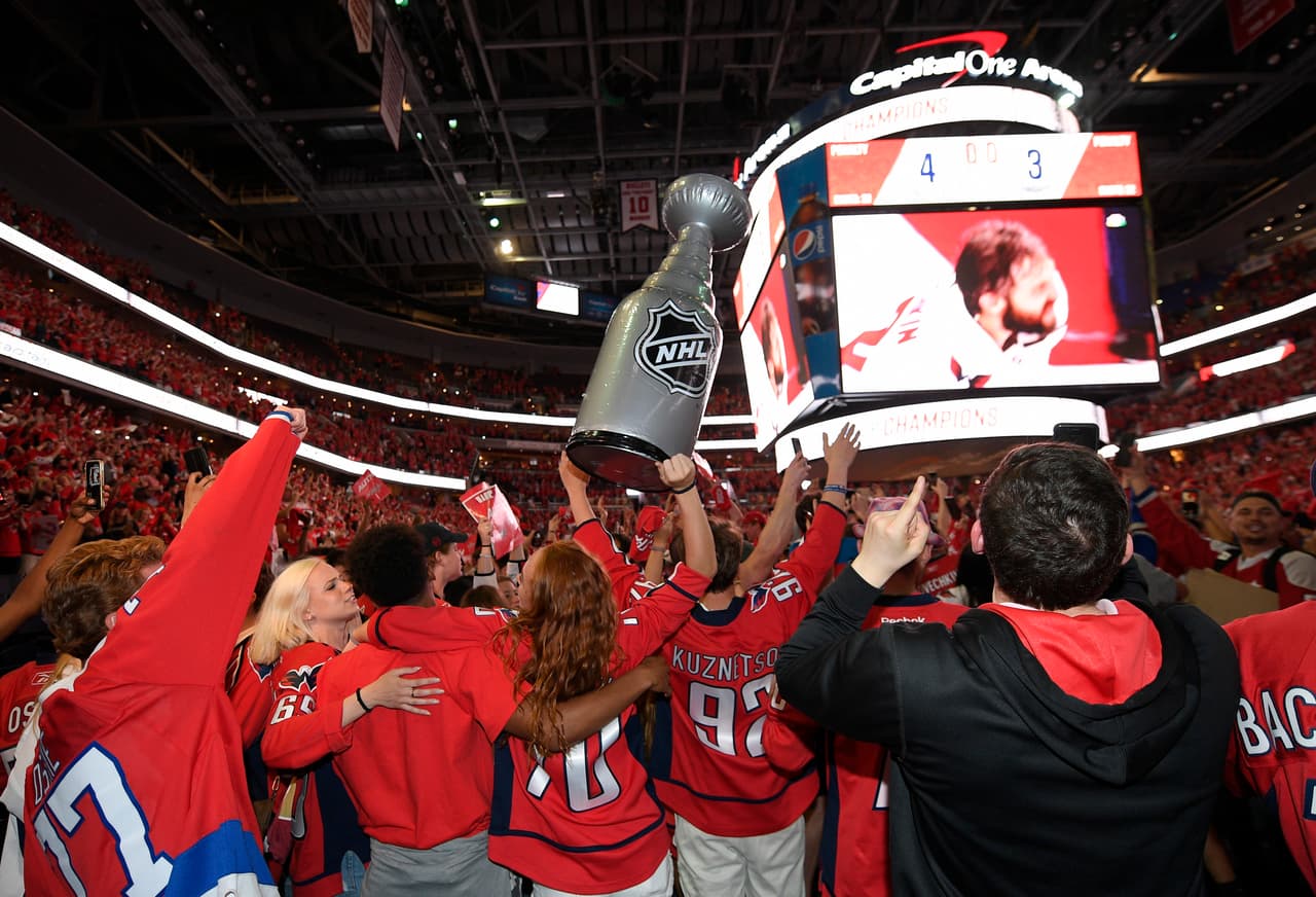 Los Washington Capitals vencieron por 3-4 a los Golden Knights en Las Vegas en el quinto juego de la Stanley Cup de Liga Nacional de Hockey sobre Hielo (NHL), que ganaron 4-1 al mejor de siete.