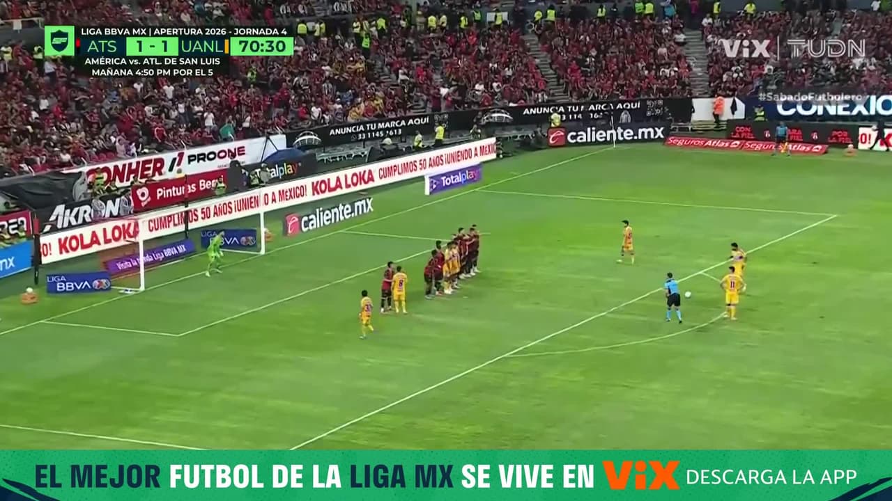 Señoras y señores con ustedes Don Camilo Vargas: tremenda atajada del arquero rojinegro
