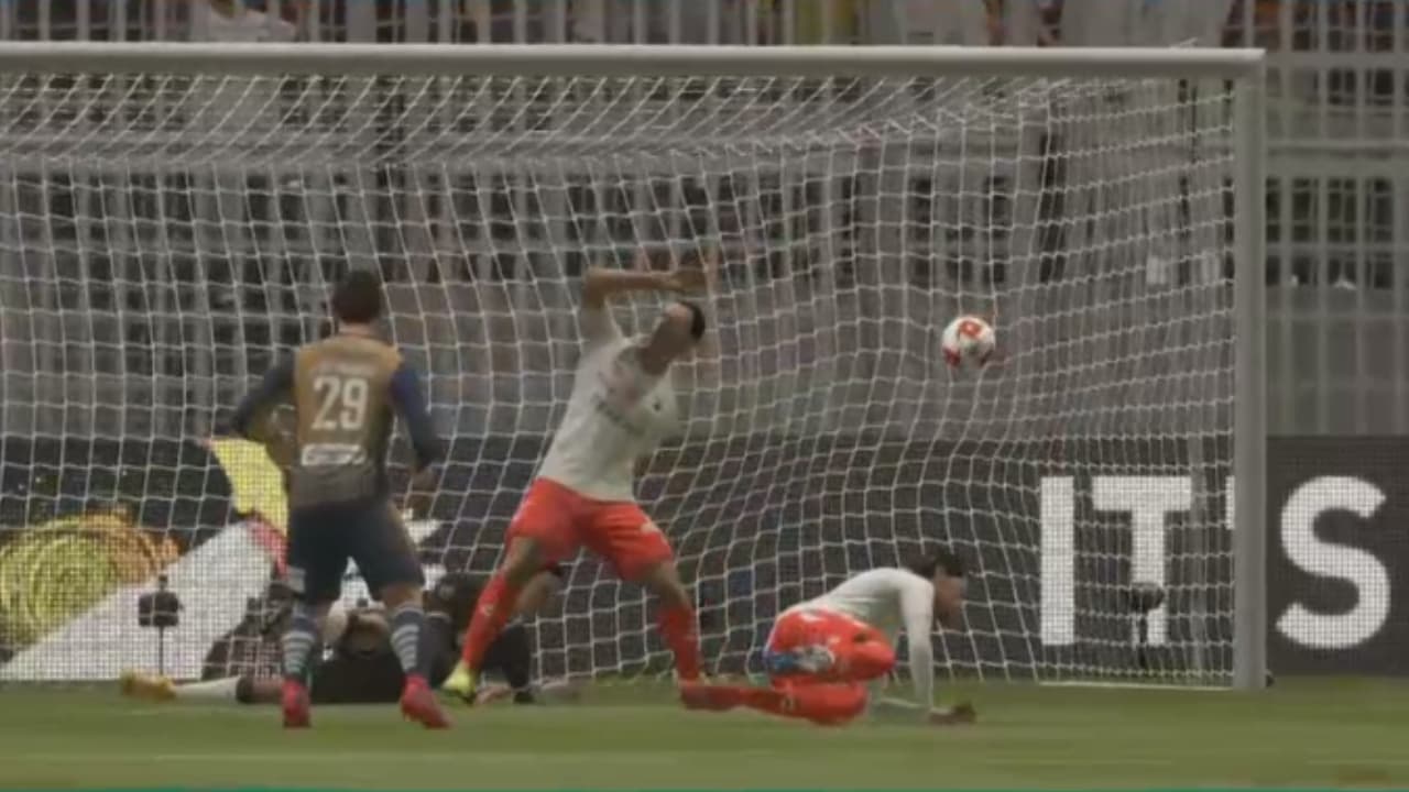 En el futbol virtual, Carlos Gutiérrez destrozó a Daniel Álvarez que terminó jugando con diez hombres.