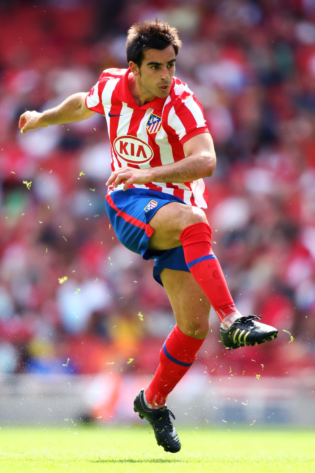 A la siguiente temporada de su debut profesional, el gaditano se marchó al Atlético de Madrid. Allí estuvo una temporada, salió a préstamo al Mallorca y regresó en el 2009.