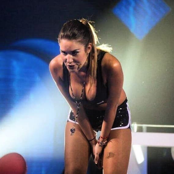 La espectacular mujer es sin duda una de las mujeres más sexys de Chile y en esta Copa América ha demostrado su amor incondicional a su selección.