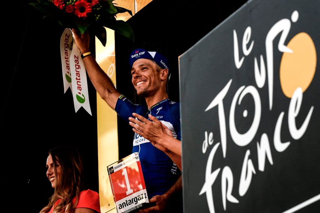 El golpe de Gilbert fue más llamativo que grave y así subió al podio para recibir un reconocimiento por combatividad.