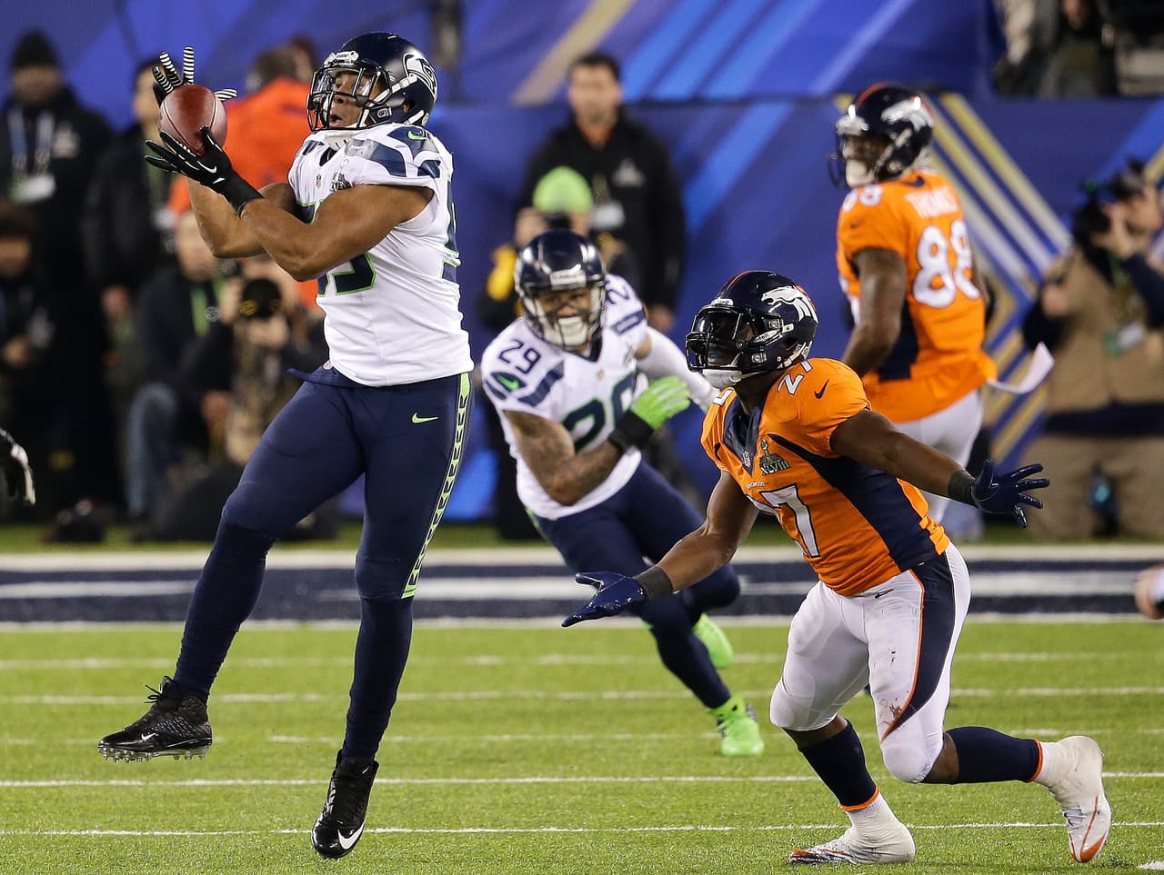 No era golpeadora y violenta pero sí muy dinámica. Seattle Seahawks de 2013 detuvo a la ofensiva número uno de la NFL, Peyton Manning y Denver. Malcolm Smith fue nombrado el MVP.