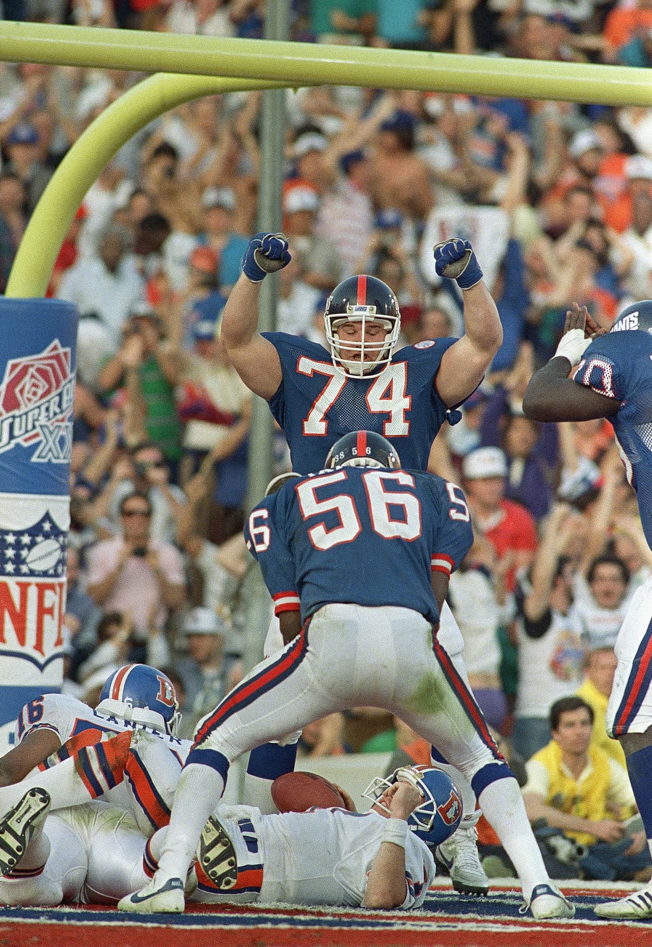 New York Giants campeones de 2 ediciones de Super Bowl con su estrella linebacker Lawrence Taylor y un tal Bill Belichick de coordinador defensivo.