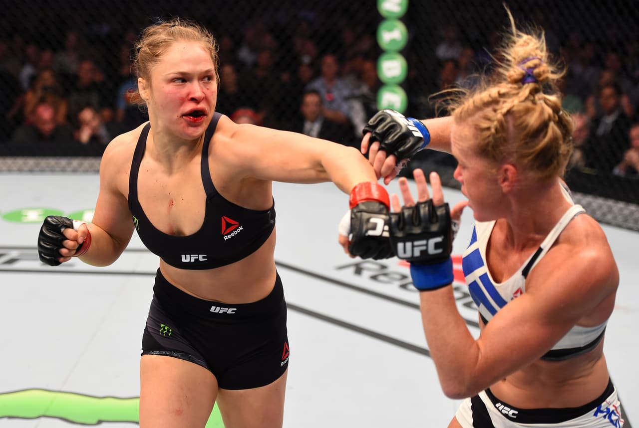 Rousey recibió una paliza y perdió su invicto por nocaut, en un combate que fue considerado como la pelea de la noche, una imborrable para la ahora excampeona.