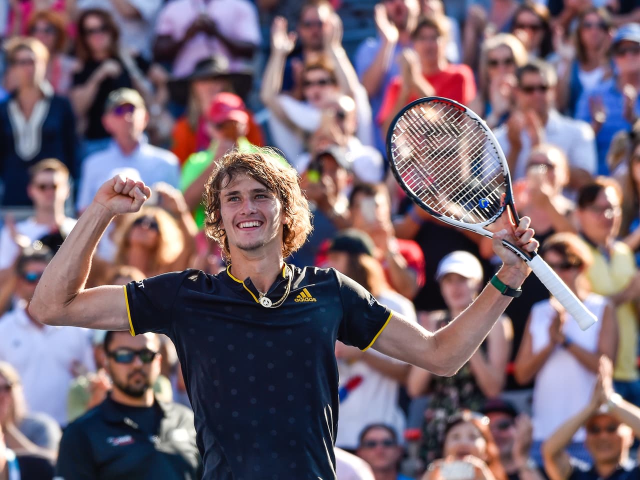 Sin embargo, 'Sascha' se recuperó y liquidó el asunto por 6-4 para comenzar el festejo.