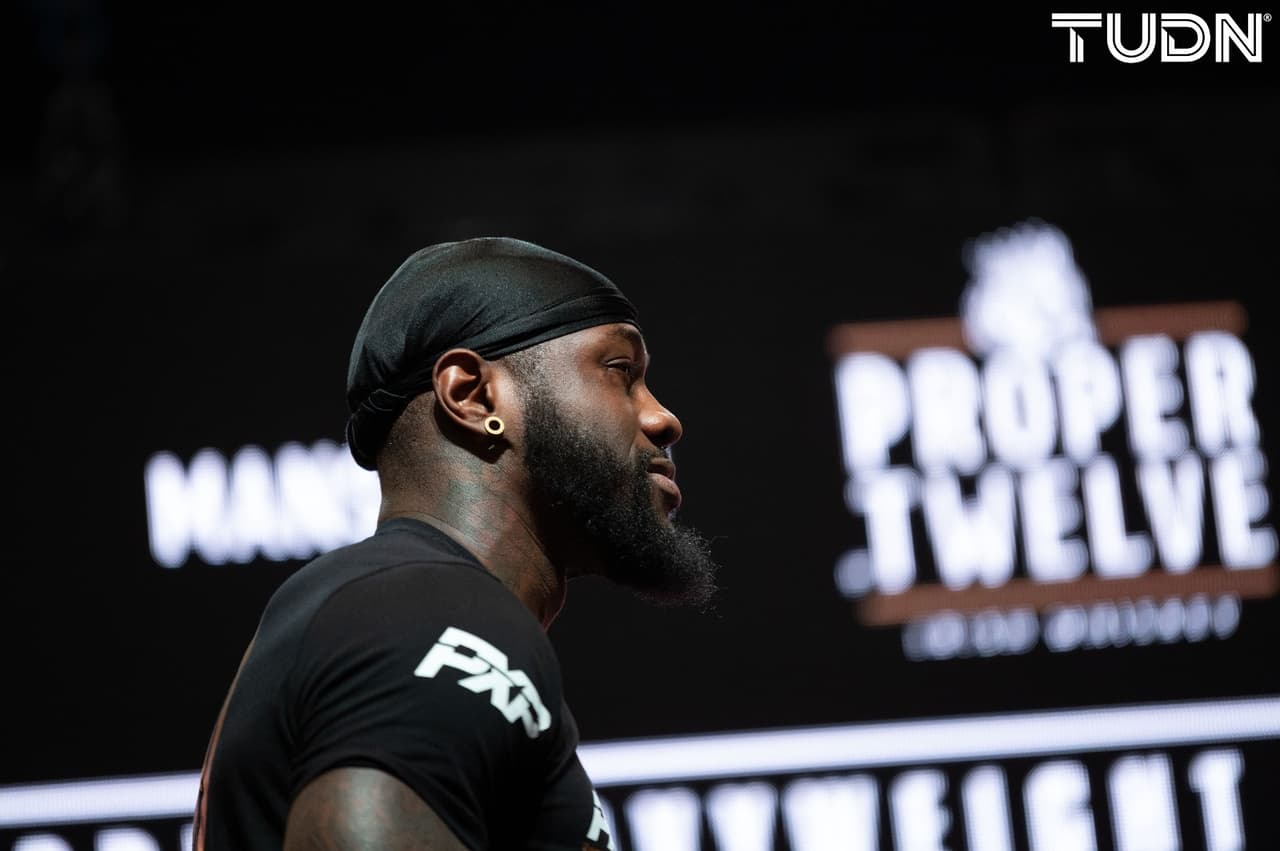 Tyson Fury (273 libras) y Deontay Wilder (231) protagonizaron un pesaje inusual al no poder realizar el tradicional cara a cara.