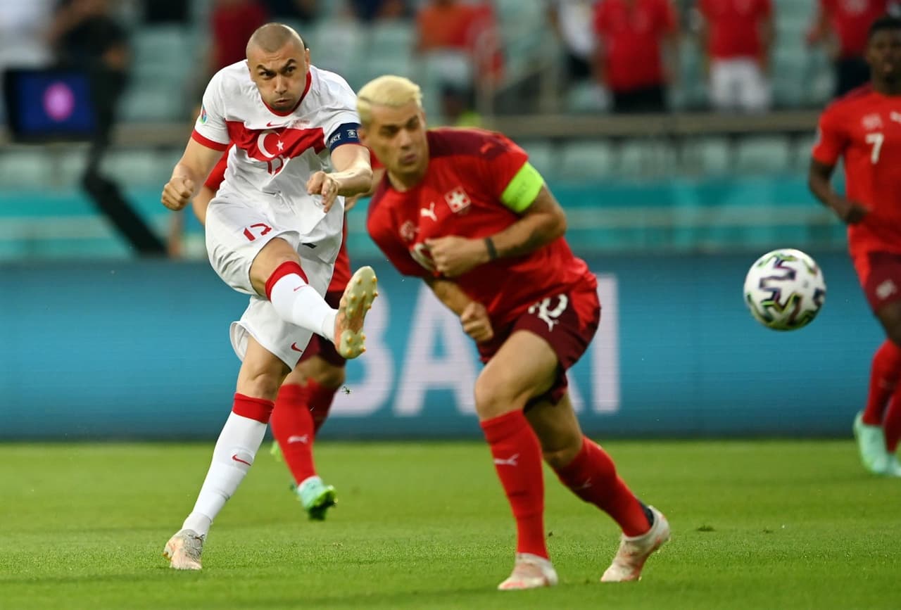 Suiza golea a Turquía 3-2 y, con este resultado, es tercero en el Grupo A en la Euro 2020. Con doblete de Xherdan Shaquiri y gol de Haris Seferovic, los suizos consiguen la victoria y esperan combinaciones para su clasificación a la siguiente ronda.