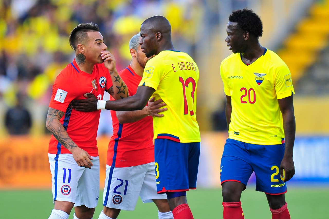 Sin embargo, Valencia no celebró en el campo de juego la victoria con sus compañero, pues abandonó la cancha huyendo de la Policía. El ecuatoriano no pagó pensión alimentaria y, para evadir la orden de captura, abandonó la cancha en una ambulancia.